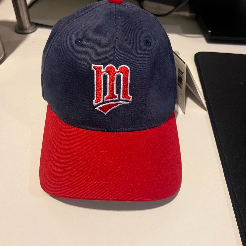 STARTER Navy and Red Cap with Embroidered Logo Minnesota Twins 90’s
